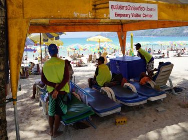Sunbeds are illegal for some but not for others on Patong beach today