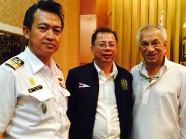 Gulu Lalvani (right) with marine officials yesterday at the Phuket meeting