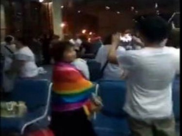 Passengers burst into song in Bangkok in a loud protest