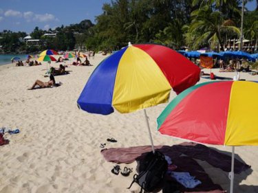 Plant your  umbrella where you like, Phuket's governor tells sunlovers