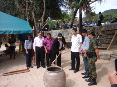 Pots  define '10 percent zones' at Kata and other Phuket beaches